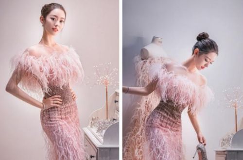 26岁吉娜素颜现身被拍 穿透视上衣皮肤白净,一双美腿又细又直