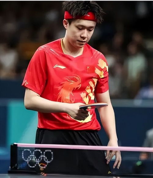 中国运动员球拍被踩坏,网民的认知让人感觉意外